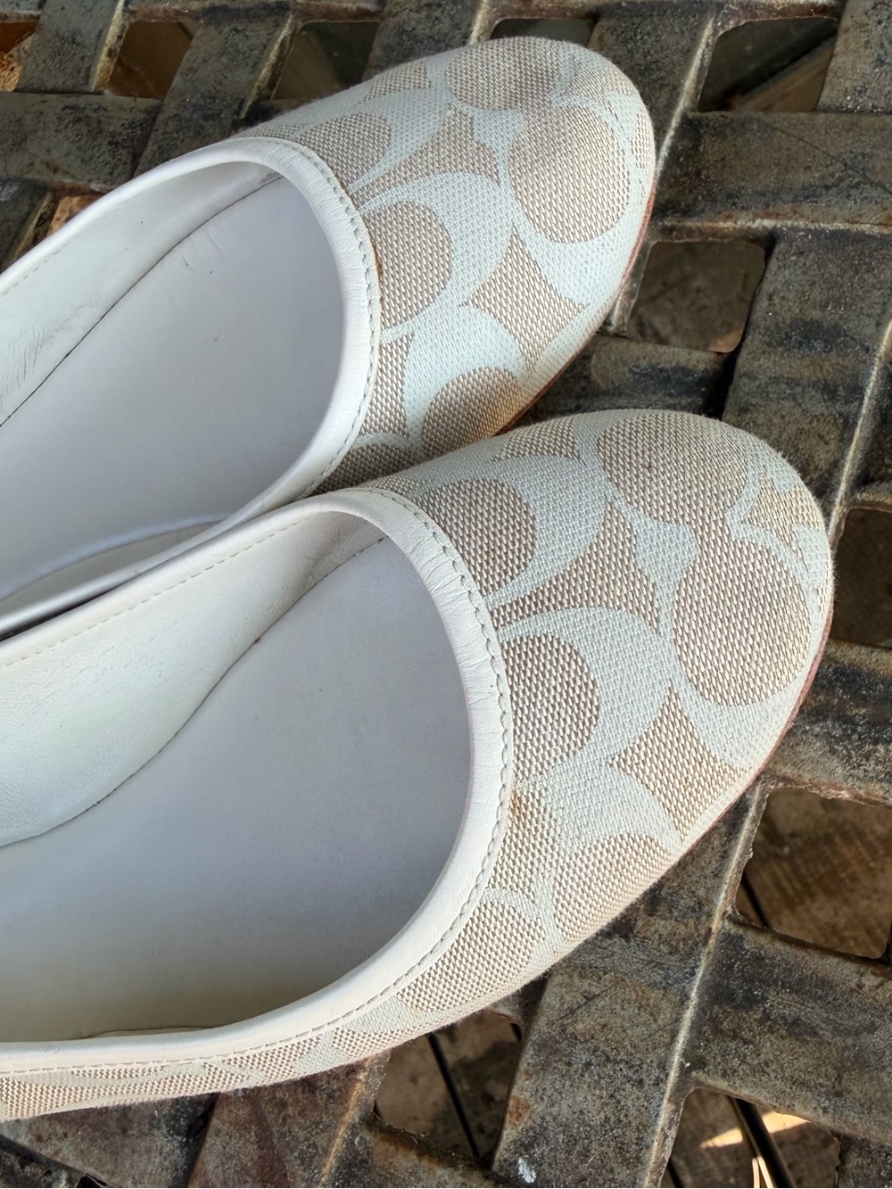COACH 7.5B Beige Signature Monogram Canvas Ballet Flats - Picture 4 of 13